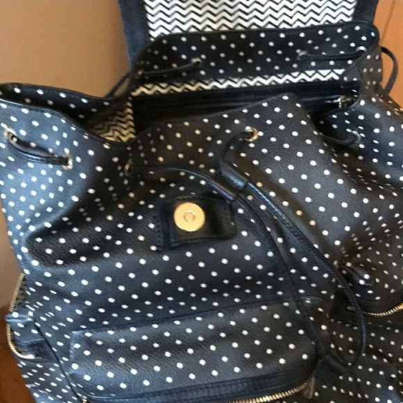 🎒 SOLD SOLD 🎒 Backpack - Picture 3 of 6